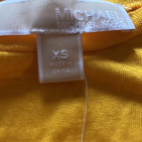 New with tags, ladies sleeveless, soft knit with contrast fabric - Picture 3 of 5